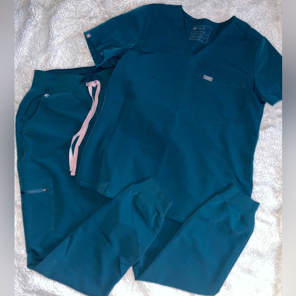 Figs Caribbean Blue Set Medium Tall